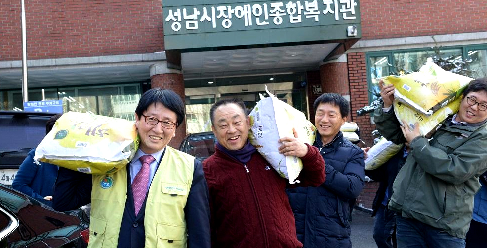 포스코ICT, 설날 앞두고 사랑의 쌀나눔 행사 가져 관련 사진
