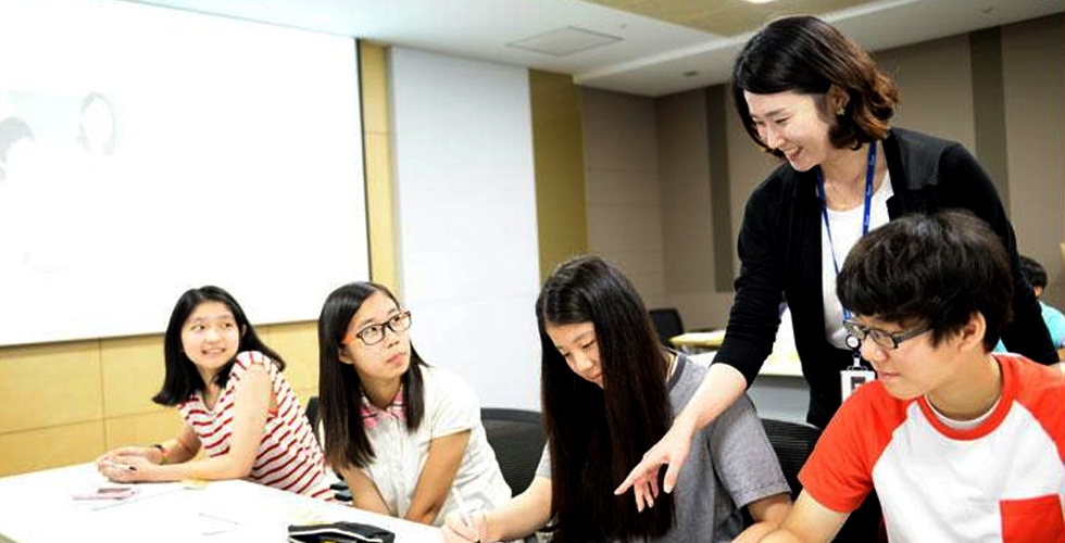 포스코ICT, 여름방학 맞은 직원 자녀 대상 특강 열어 관련 사진